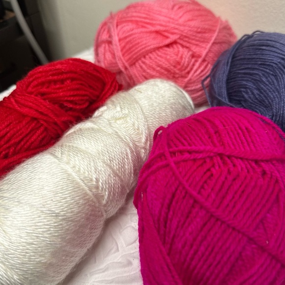 Crochet Yarn Bundle 5 Skeins Assorted Colors Multi-Colored Craft Lot - Picture 3 of 3